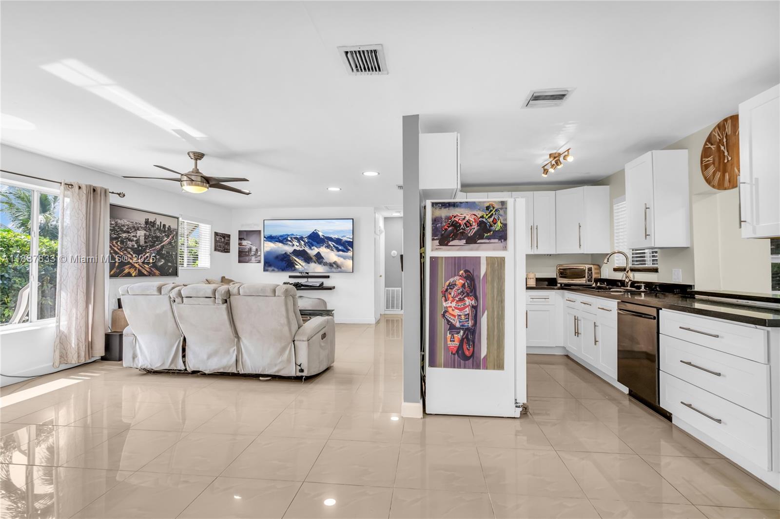 6294 NW 17th St, Margate, Florida image 6