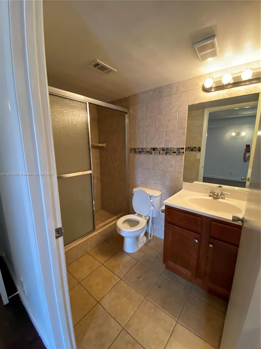 7640 Westwood Dr #406, Tamarac, Florida image 4