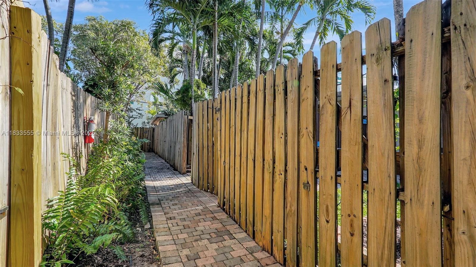 1348 Holly Heights Dr #17, Fort Lauderdale, Florida image 6