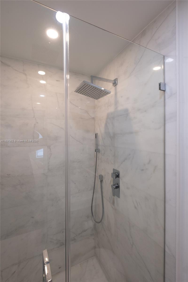 2354 Alton Rd, Miami Beach, Florida image 13