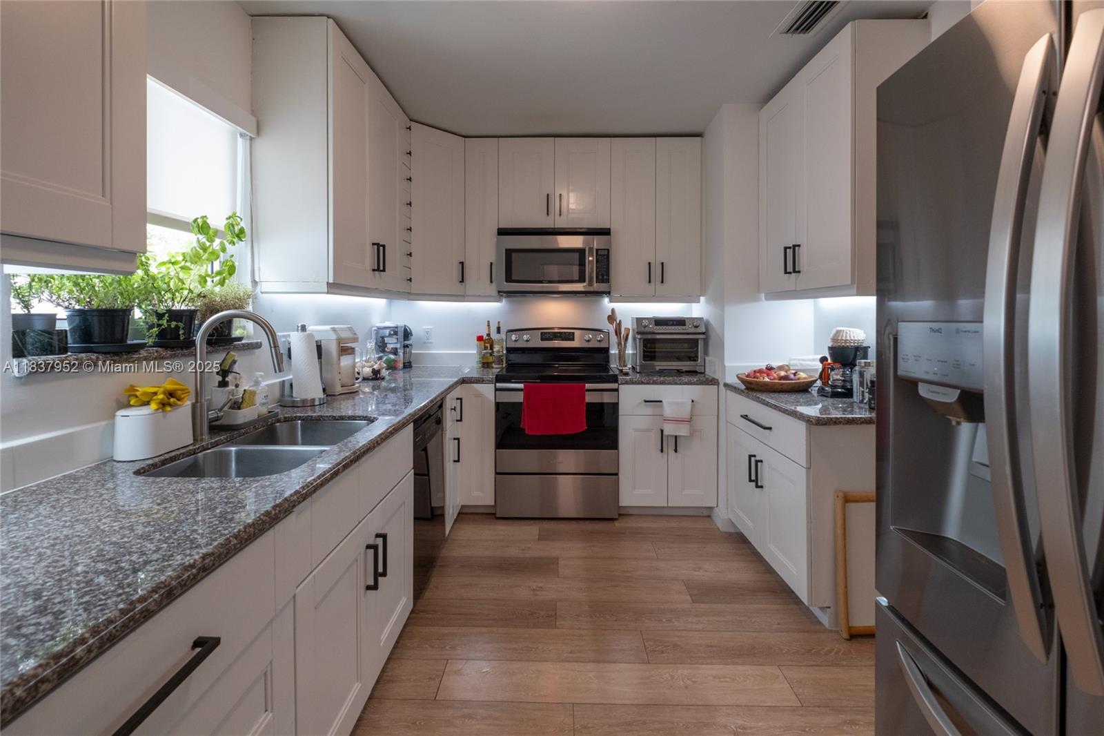 2354 Alton Rd, Miami Beach, Florida image 20