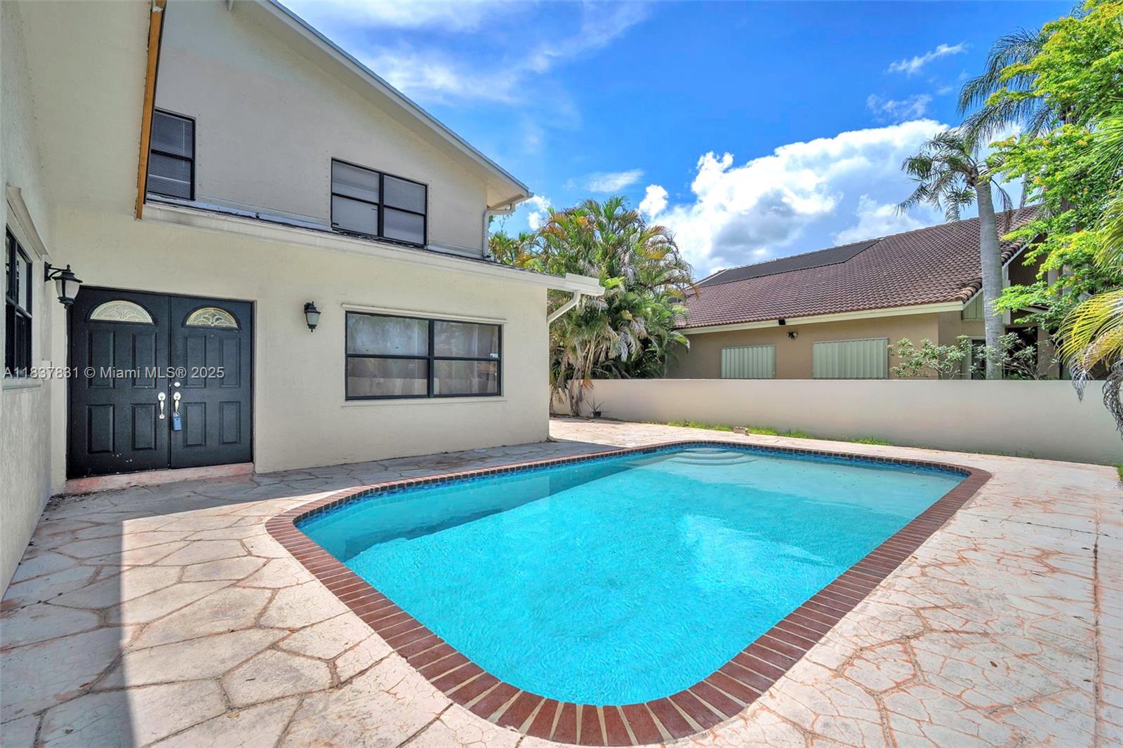 911 Mockingbird Ln, Plantation, Florida image 4