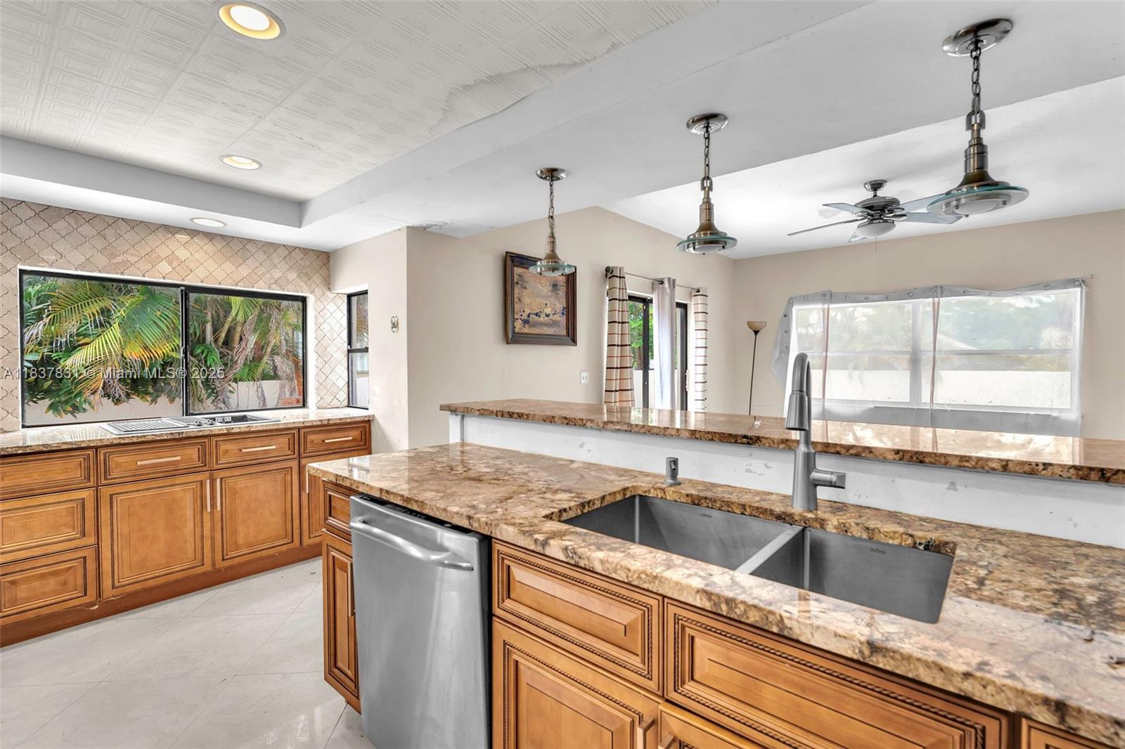911 Mockingbird Ln, Plantation, Florida image 9