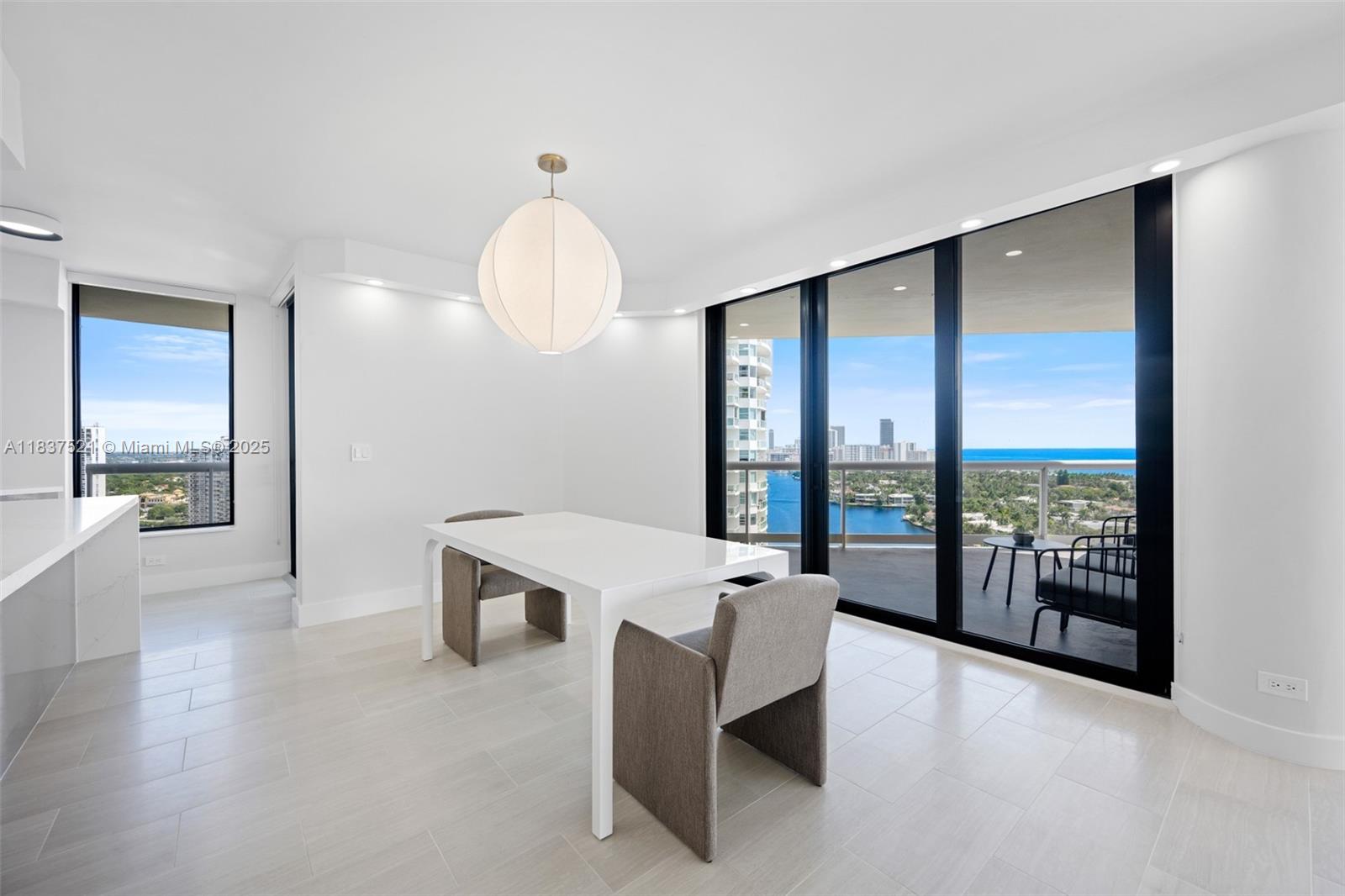 20191 E Country Club Dr #2206, Aventura, Florida image 11