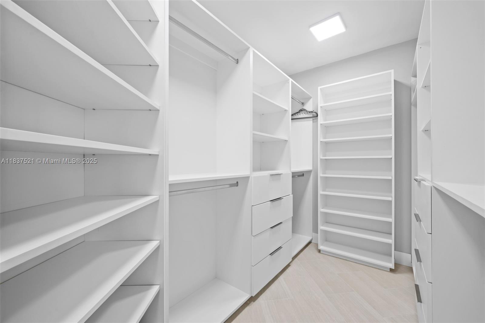 20191 E Country Club Dr #2206, Aventura, Florida image 21
