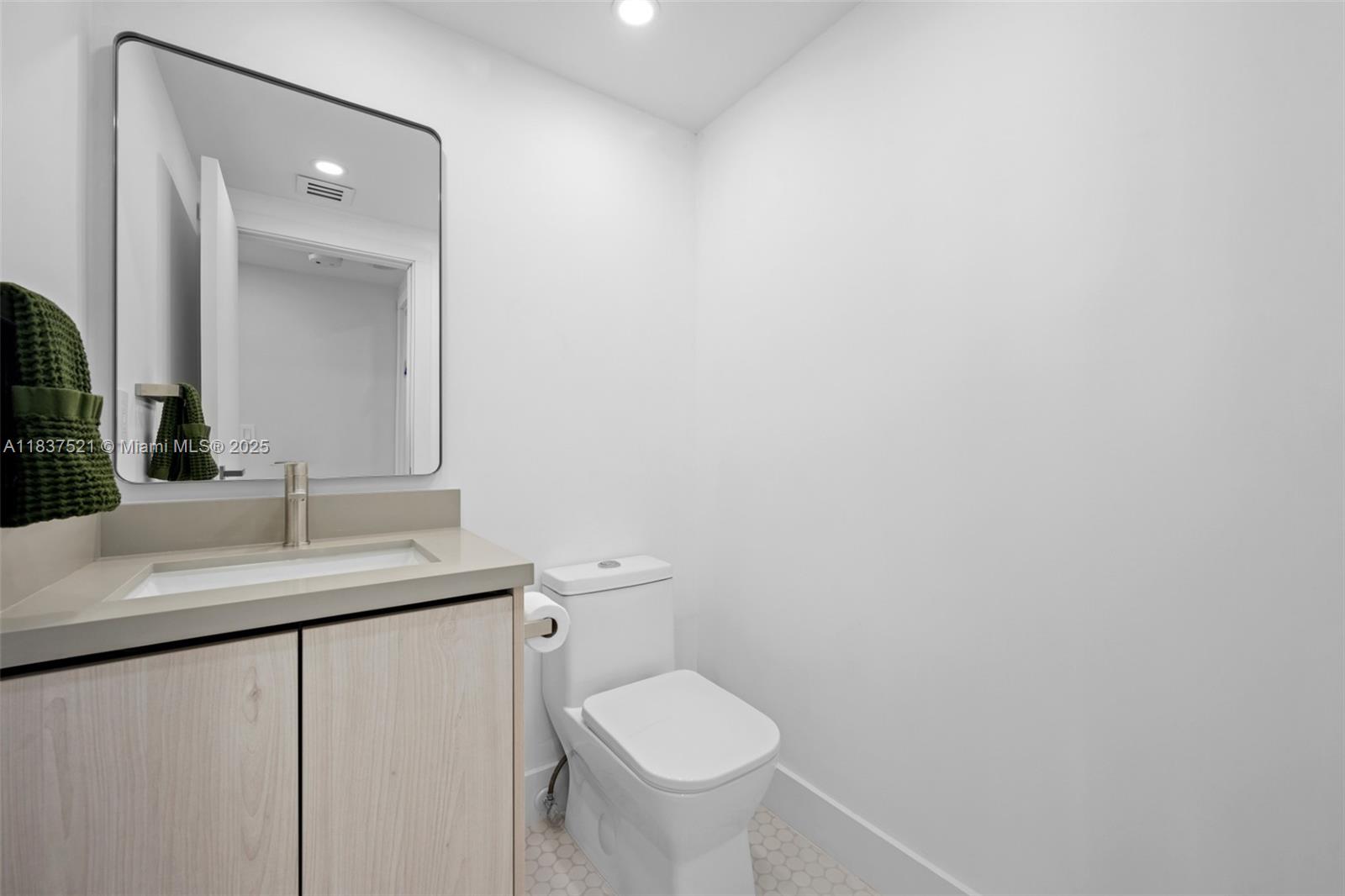 20191 E Country Club Dr #2206, Aventura, Florida image 27