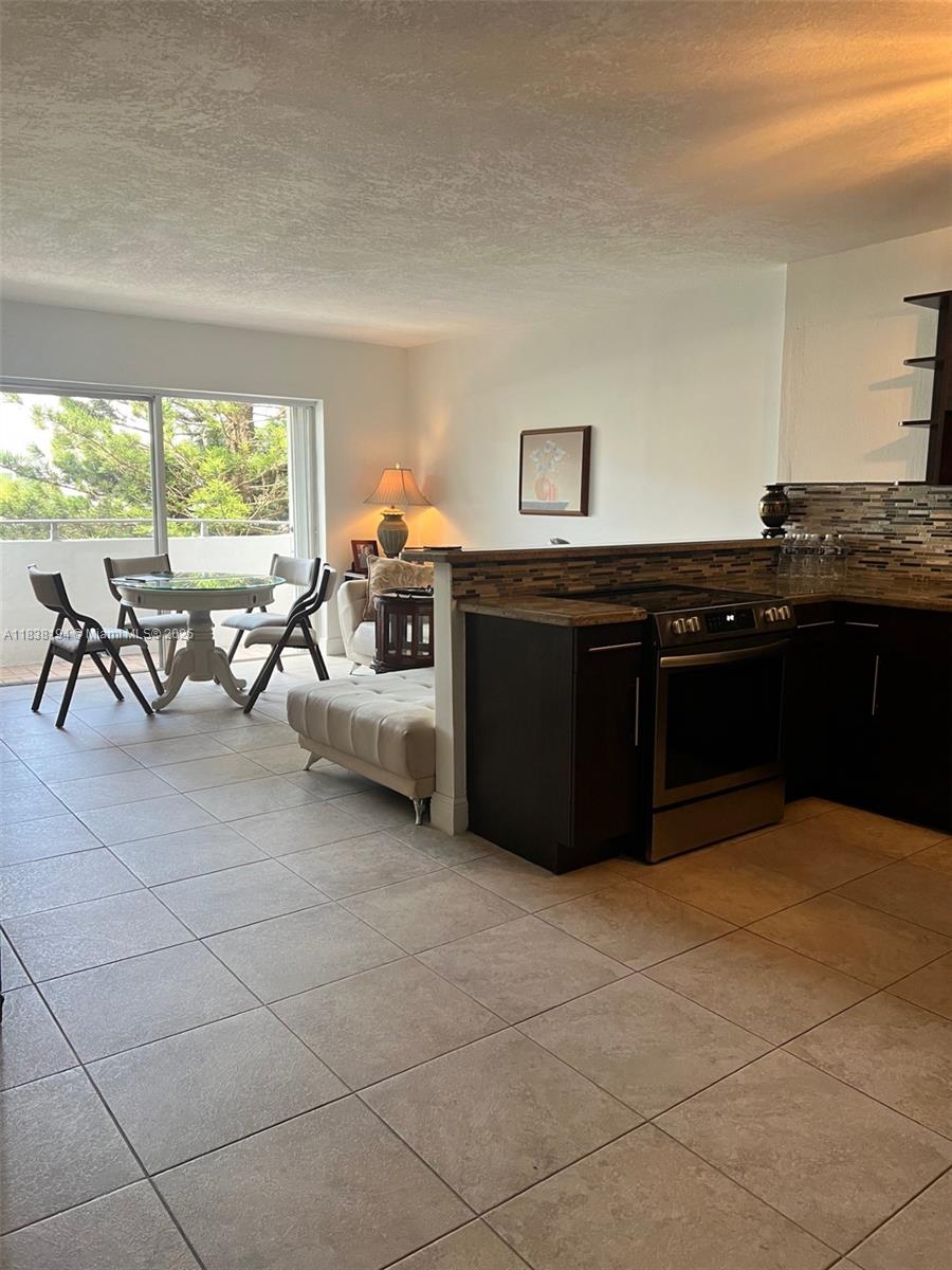 1200 14th St #3C, Miami Beach, Florida image 2