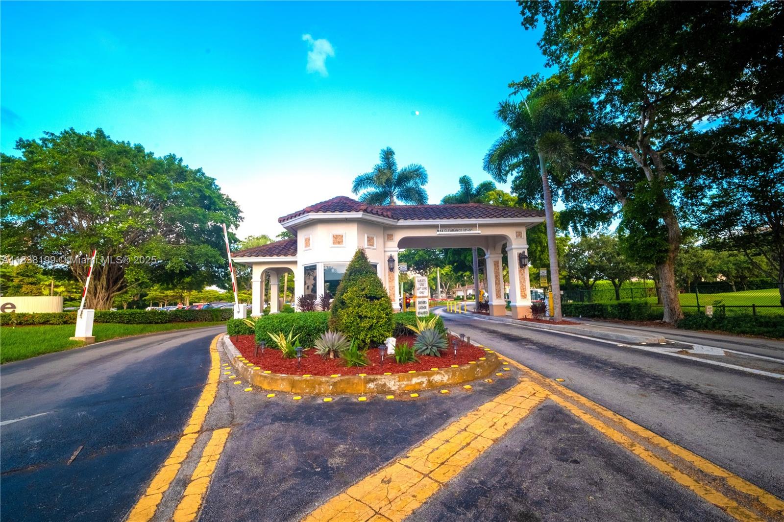 1300 Saint Charles Pl #613, Pembroke Pines, Florida image 28