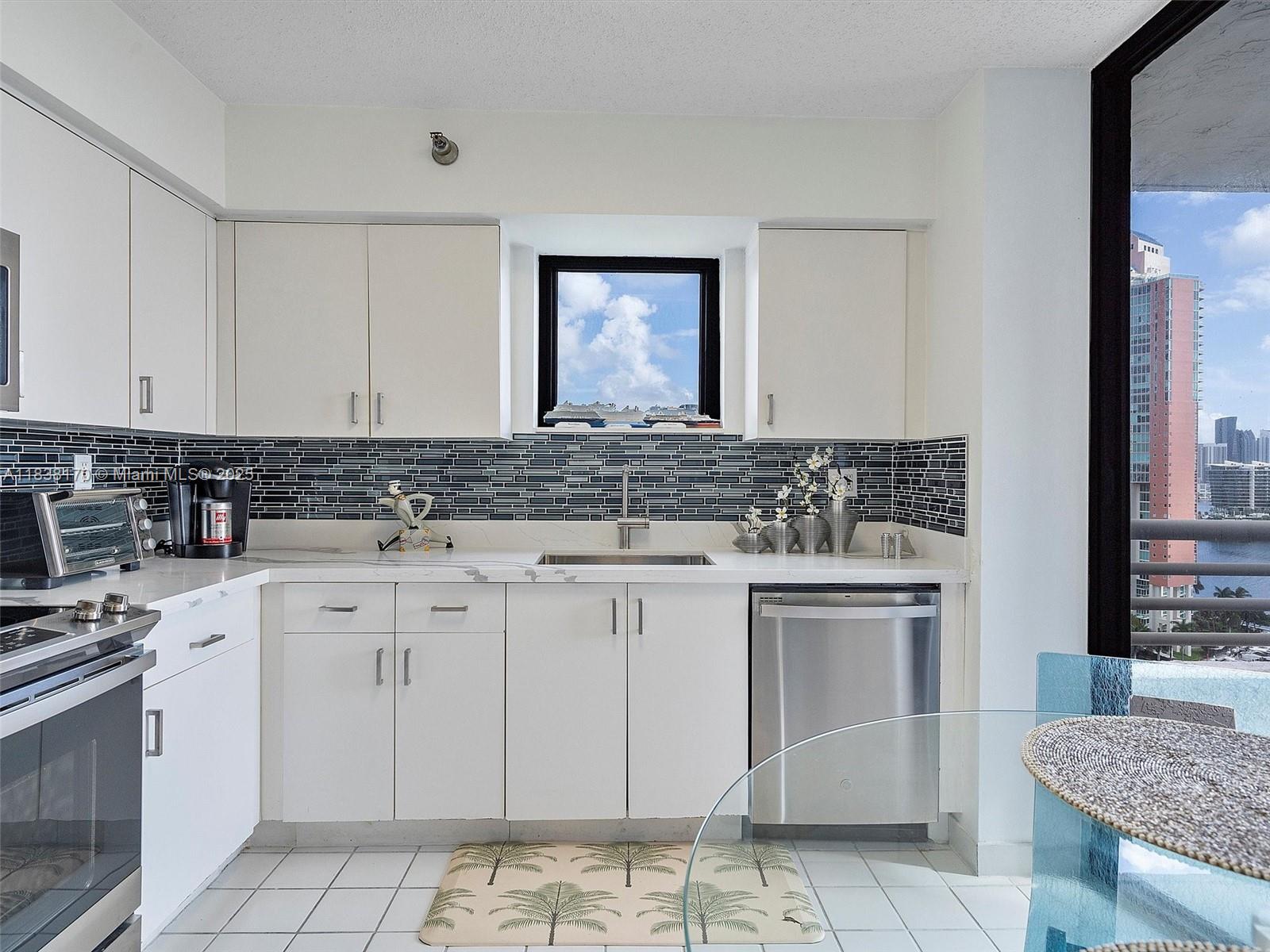Residential, Aventura, Florida image 14