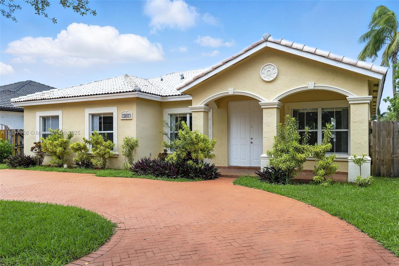 8899 NW 169th Ter, Hialeah, Florida image 1