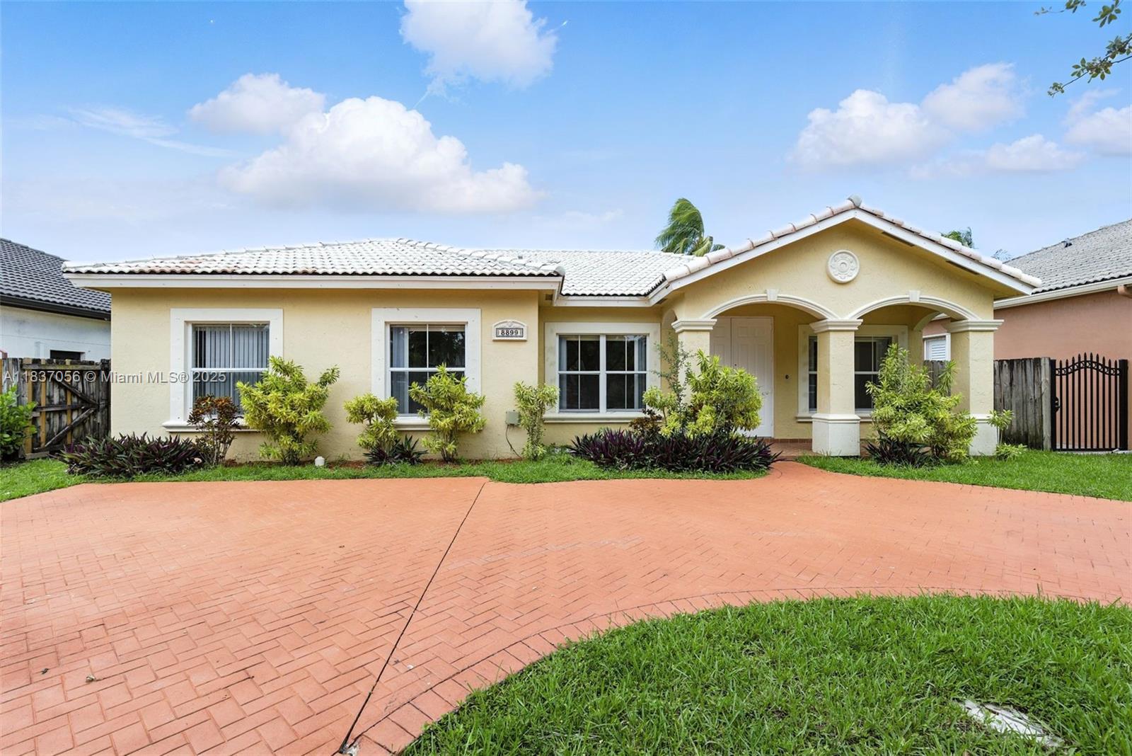 8899 NW 169th Ter, Hialeah, Florida image 2