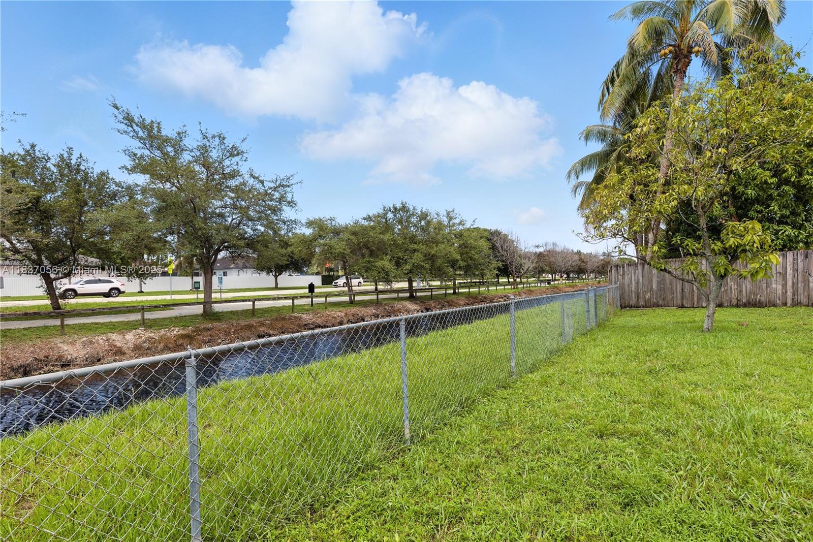 8899 NW 169th Ter, Hialeah, Florida image 39