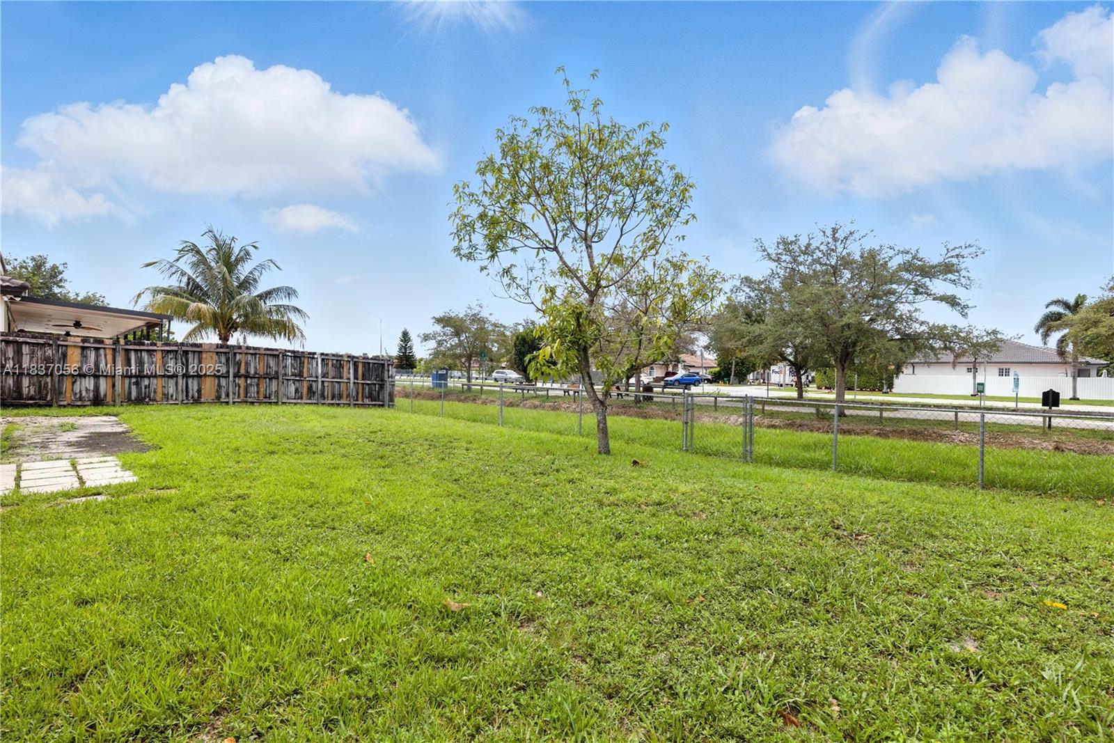 8899 NW 169th Ter, Hialeah, Florida image 40