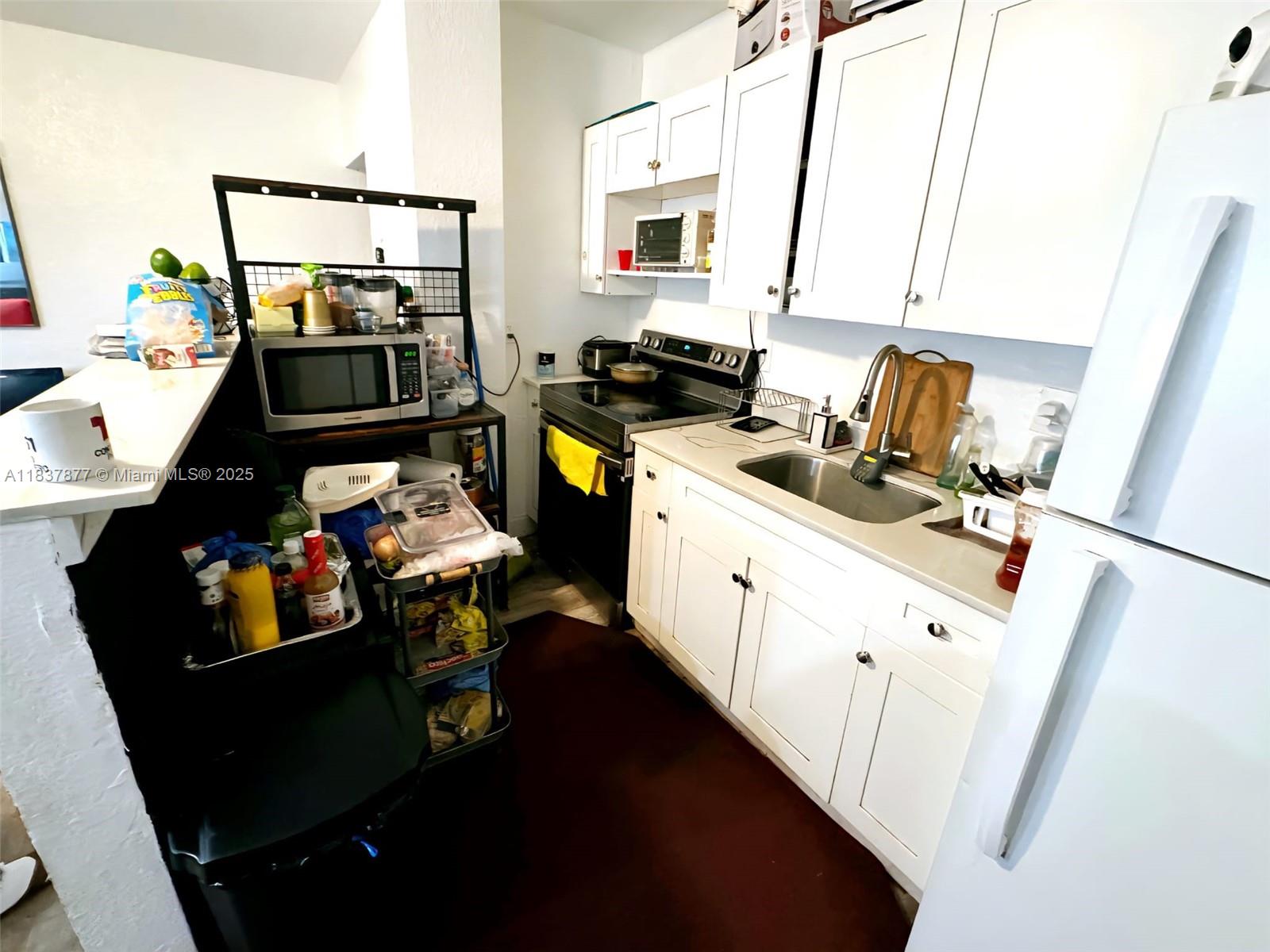 1042 NW 76th St, Miami, Florida image 12