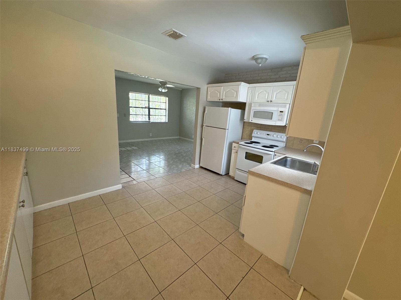 6416 N Grant St, Hollywood, Florida image 5