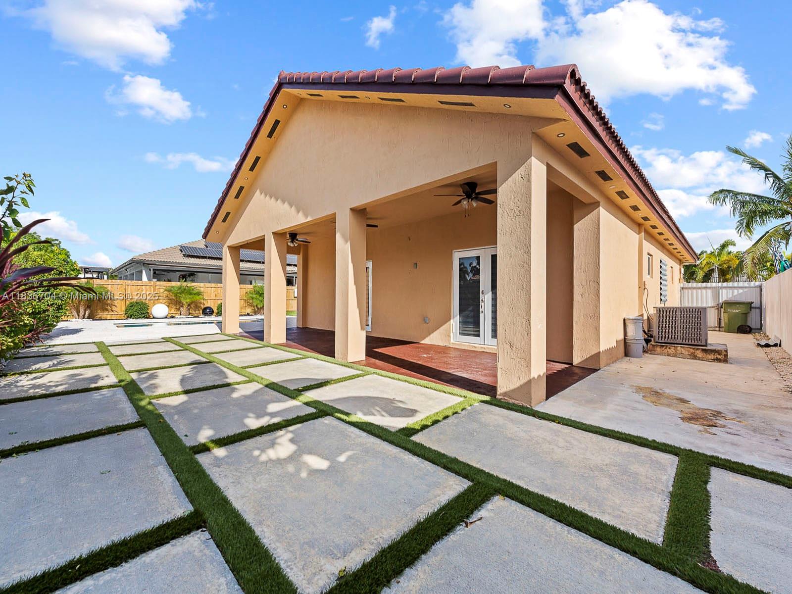 1405 SE 7th St, Homestead, Florida image 10