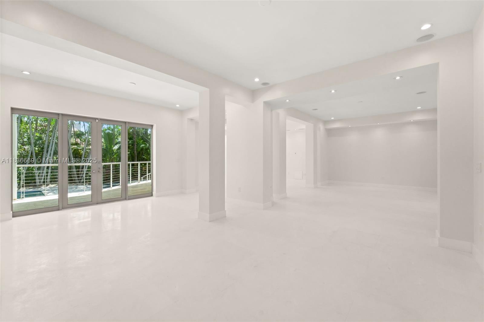 5625 N Bay Rd, Miami Beach, Florida image 12