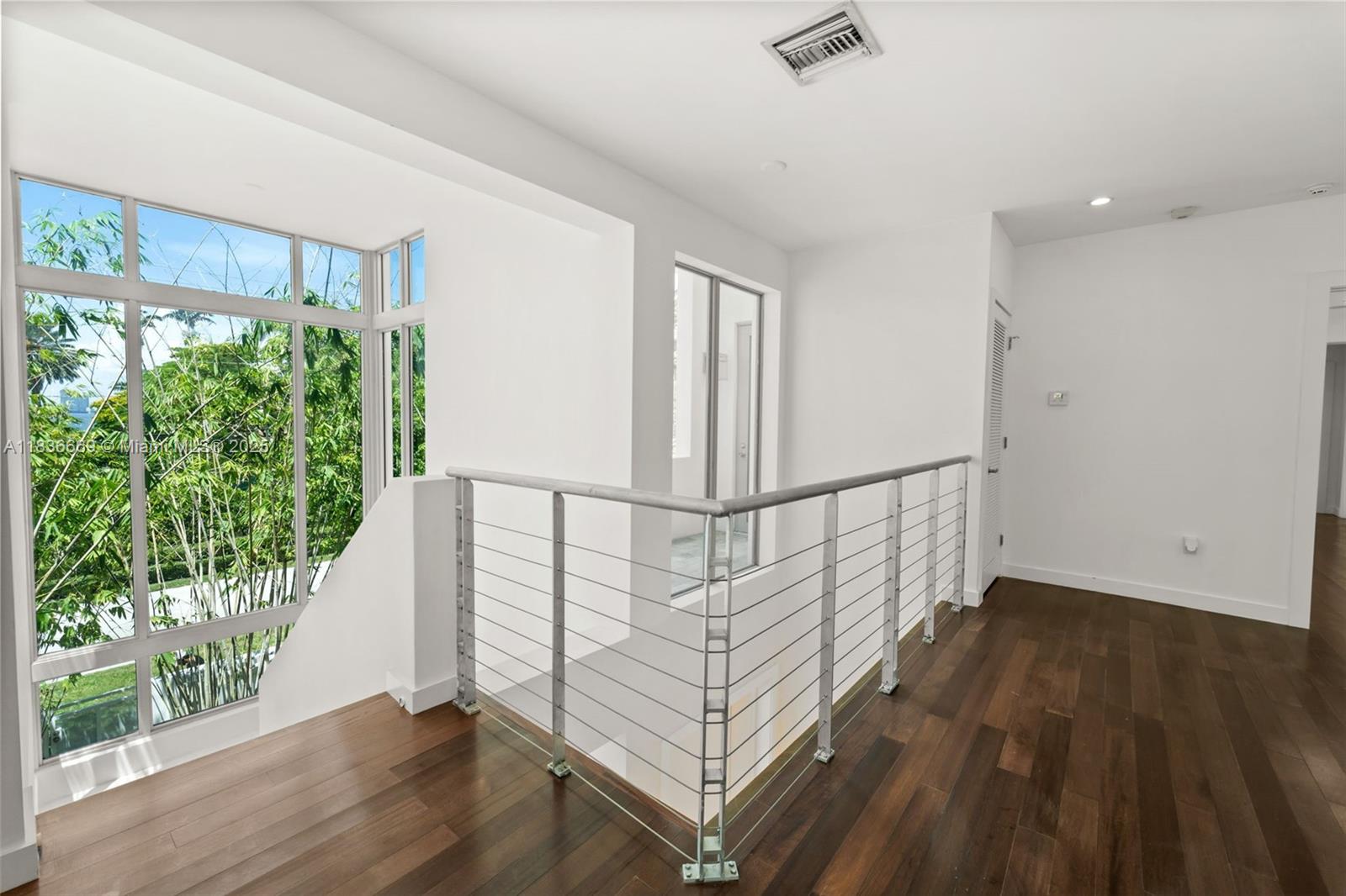 5625 N Bay Rd, Miami Beach, Florida image 18