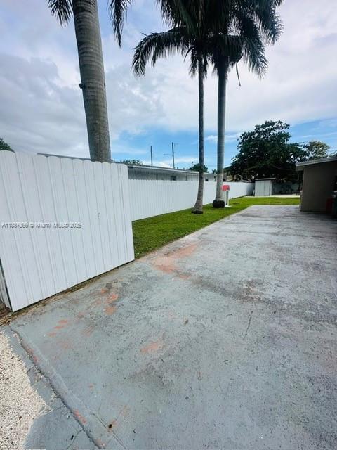 827 SW 3rd St, Florida City, Florida image 4