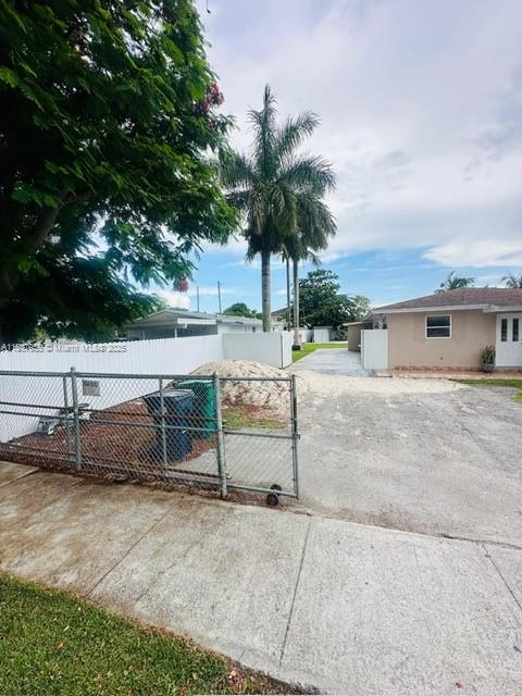827 SW 3rd St, Florida City, Florida image 7
