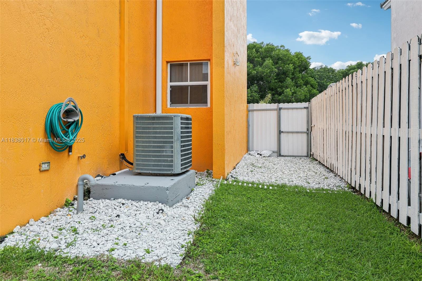 620 SW 7th Ter, Florida City, Florida image 27