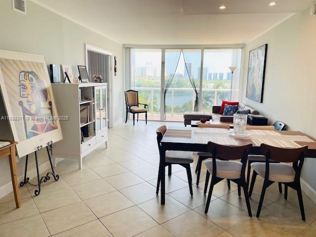 3675 N Country Club Dr #708, Aventura, Florida image 2