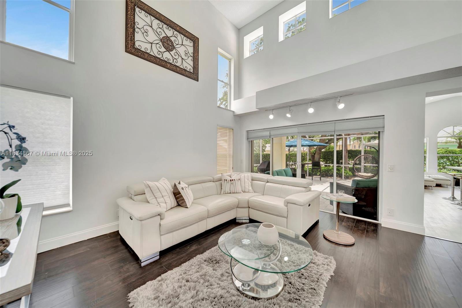 15281 Wilshire Ct, Pembroke Pines, Florida image 29