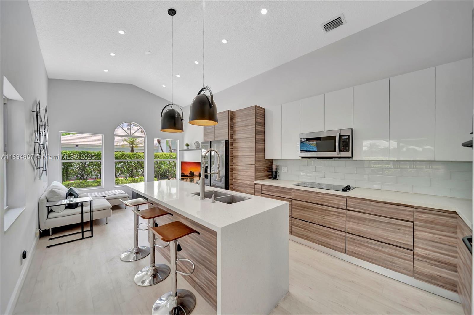 15281 Wilshire Ct, Pembroke Pines, Florida image 3