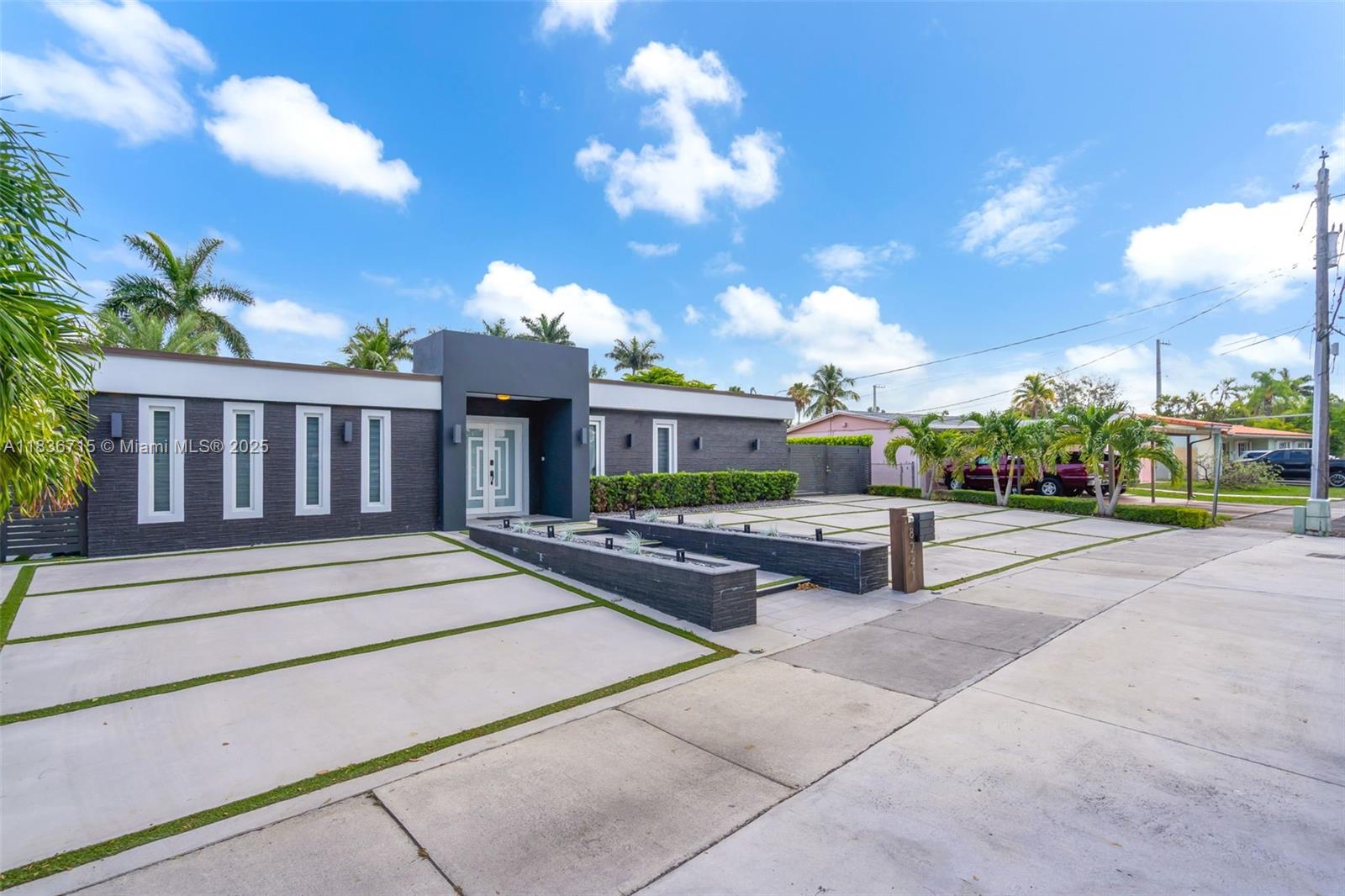 8241 NW 182nd St, Hialeah, Florida image 2