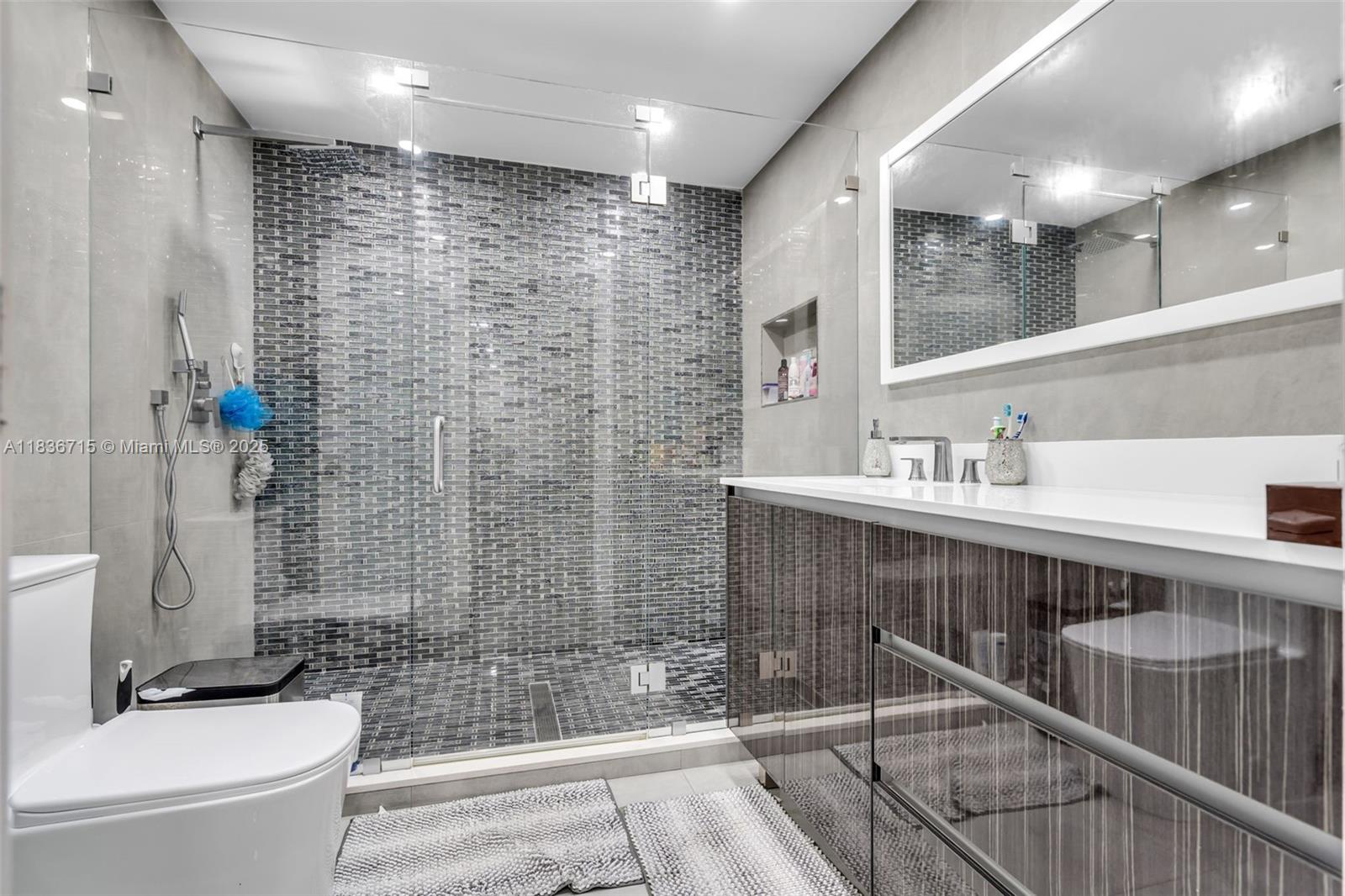 8241 NW 182nd St, Hialeah, Florida image 22