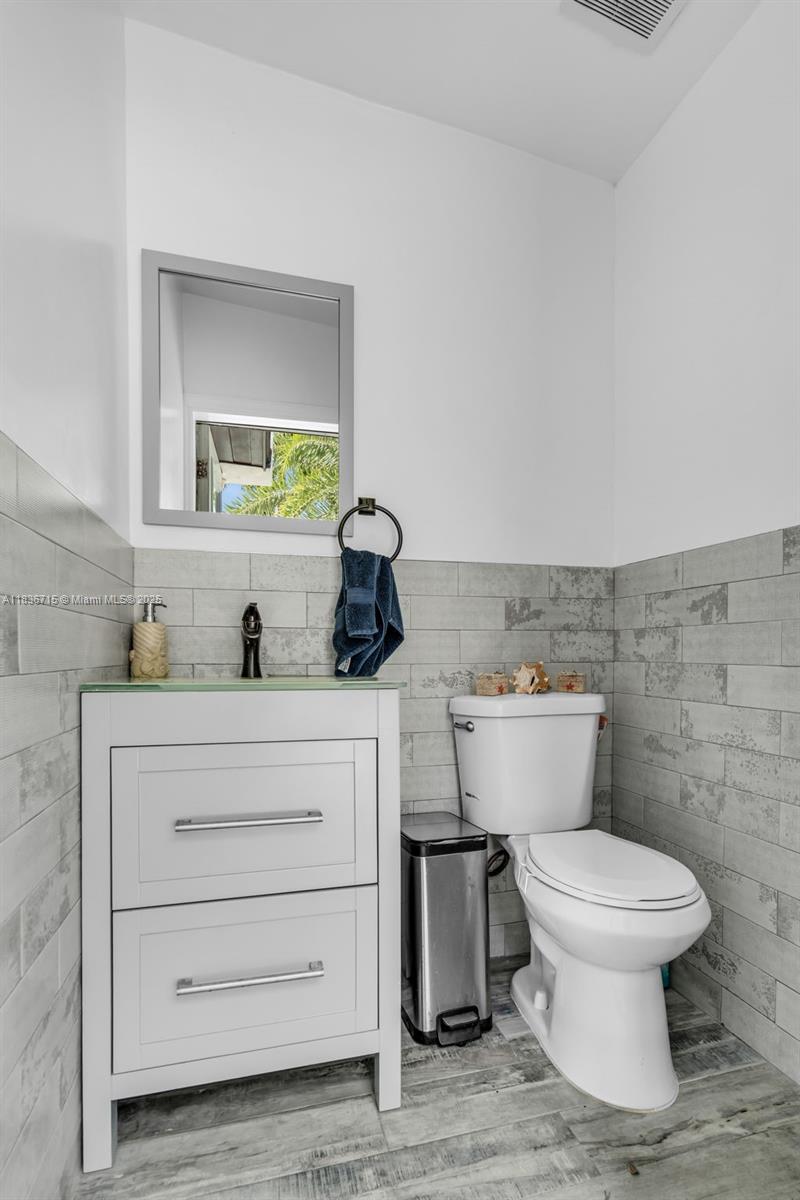 8241 NW 182nd St, Hialeah, Florida image 23