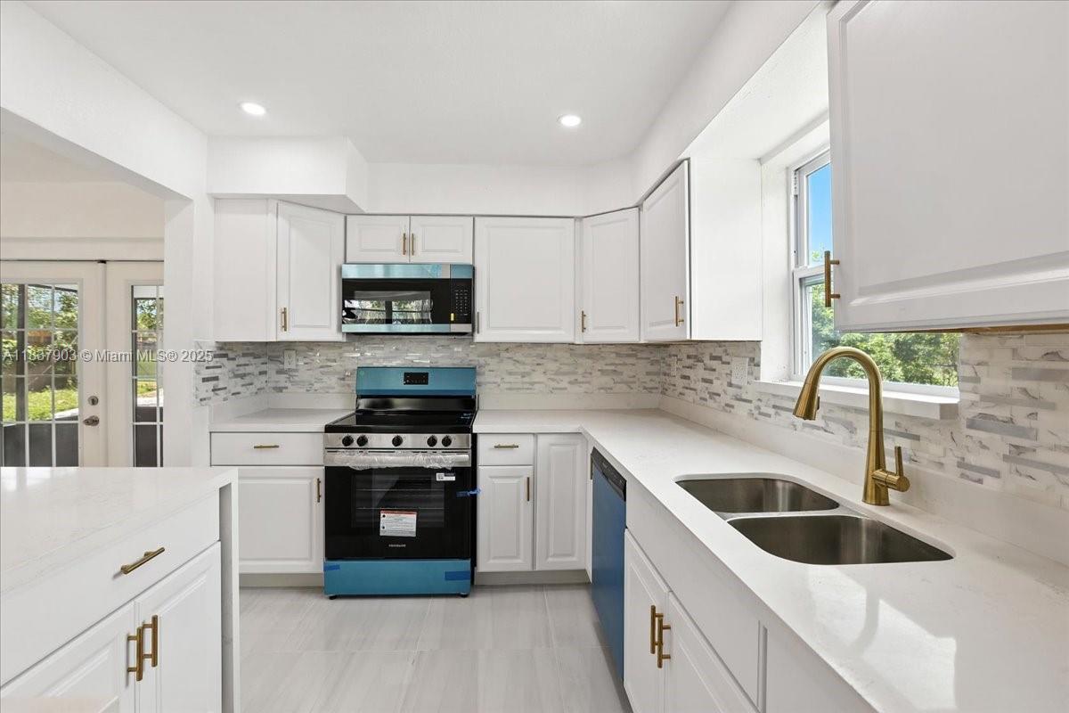 6424 Pierce St, Hollywood, Florida image 11