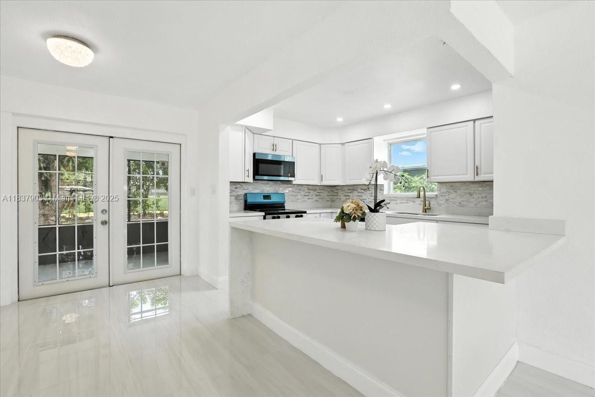 6424 Pierce St, Hollywood, Florida image 6