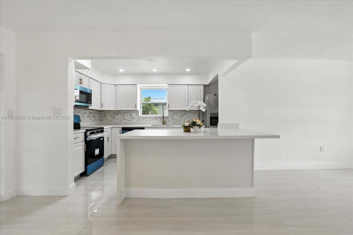 6424 Pierce St, Hollywood, Florida image 9