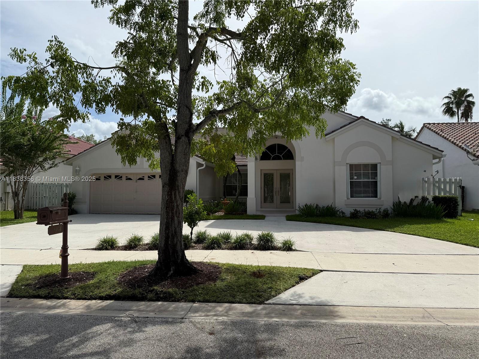 794 Lake Blvd, Weston, Florida image 2