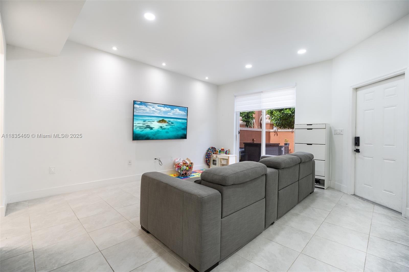 724 SW 106th Ave #2010, Pembroke Pines, Florida image 7