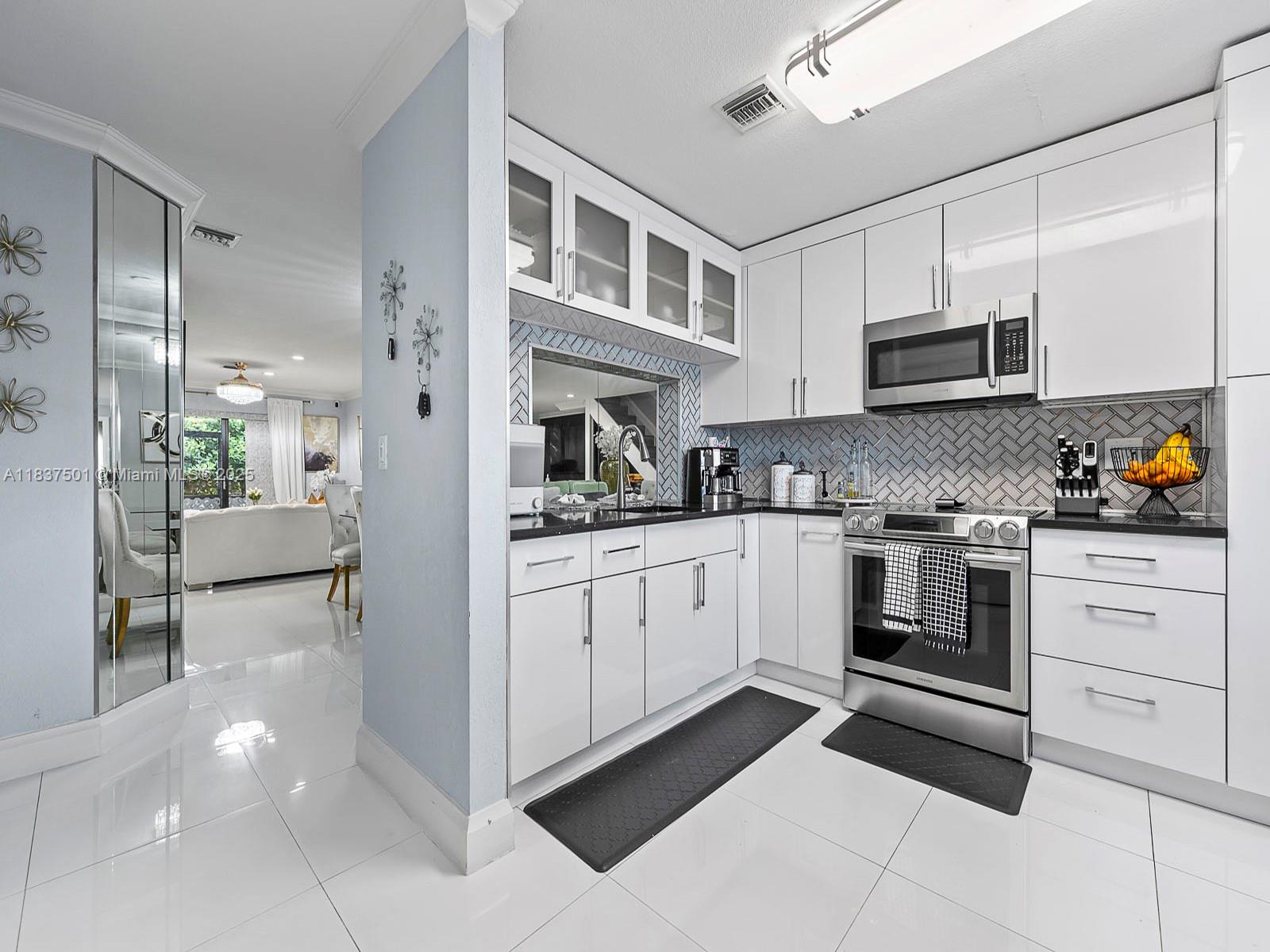 10942 W Sample Rd #E1, Coral Springs, Florida image 14
