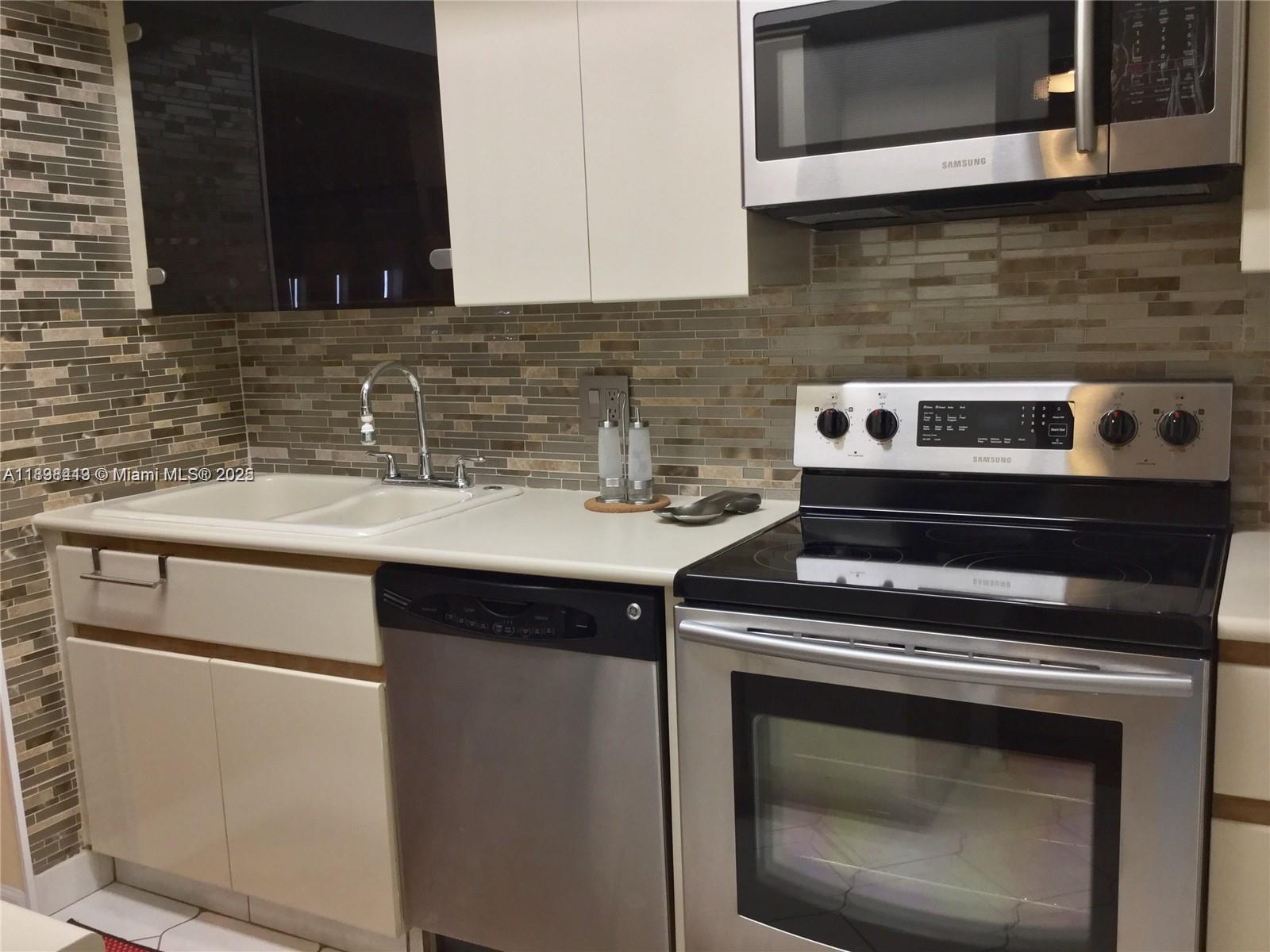 300 Three Islands Blvd #308, Hallandale Beach, Florida image 10