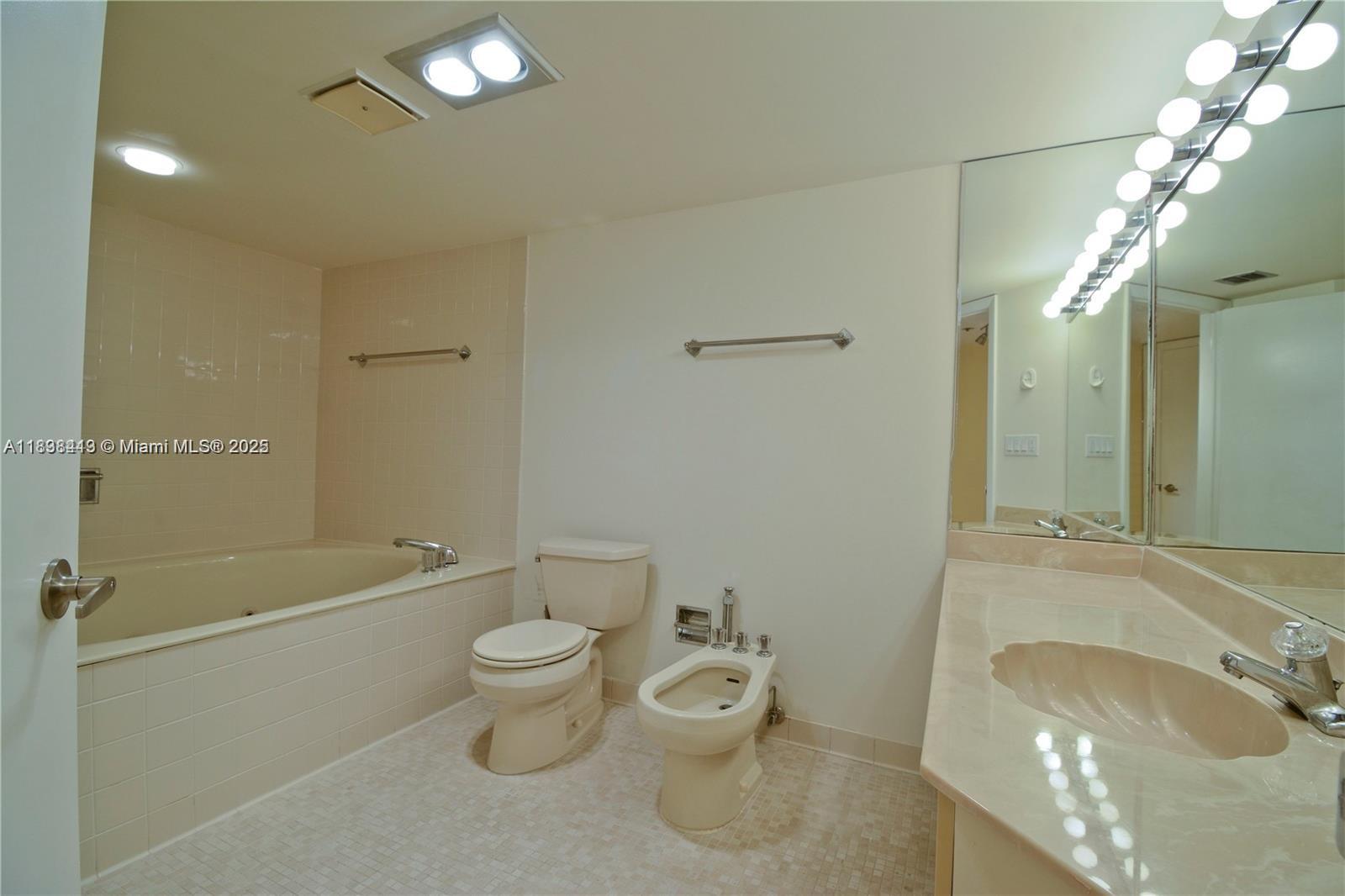 300 Three Islands Blvd #308, Hallandale Beach, Florida image 12