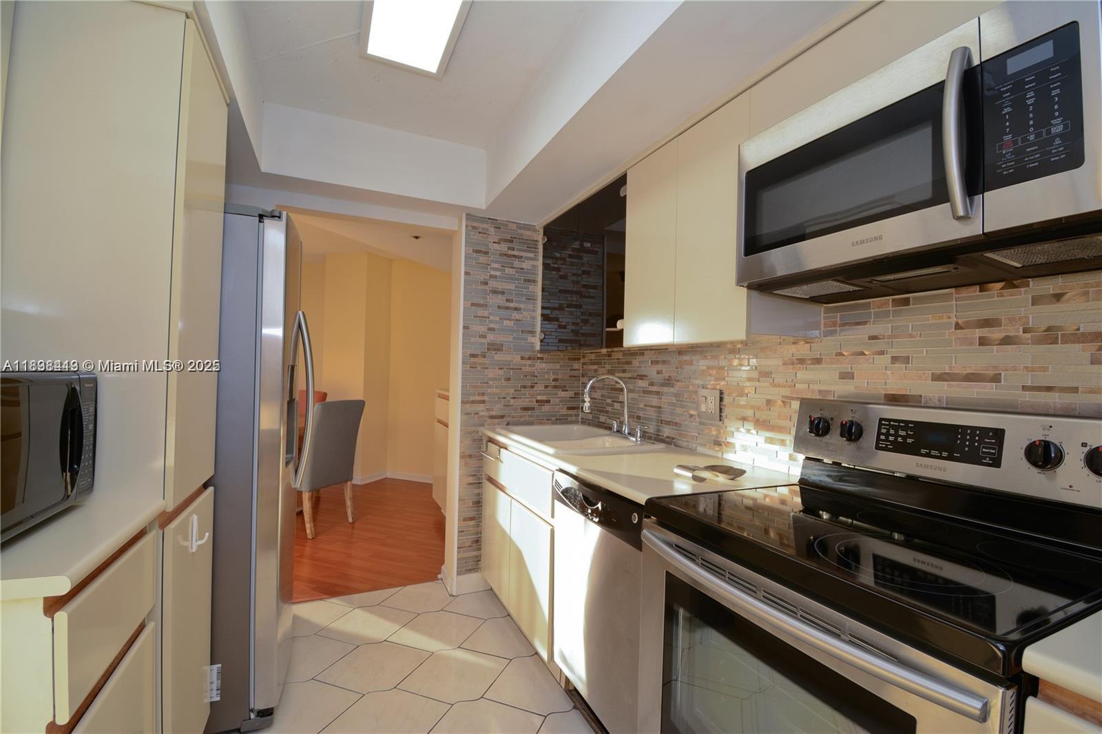 300 Three Islands Blvd #308, Hallandale Beach, Florida image 8