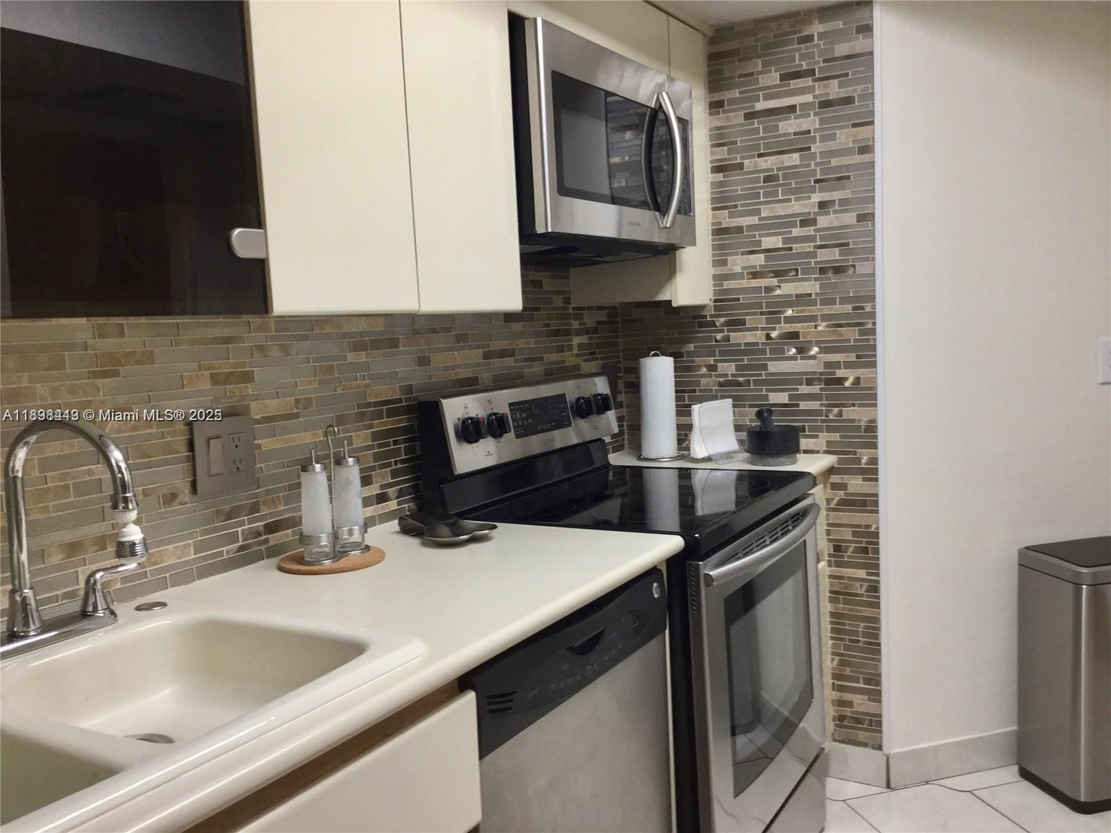 300 Three Islands Blvd #308, Hallandale Beach, Florida image 9