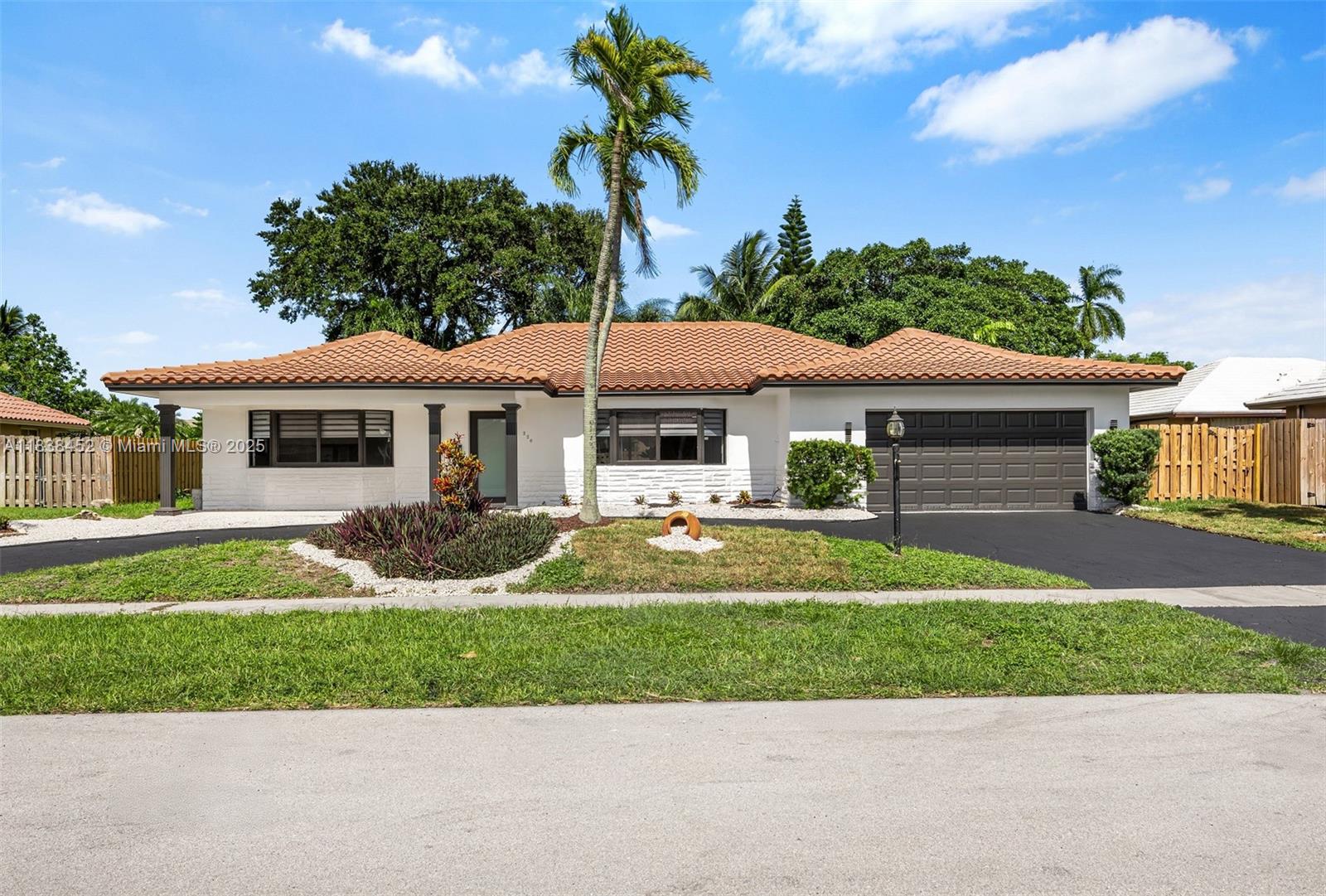 220 SW 75th Ter, Plantation, Florida image 2