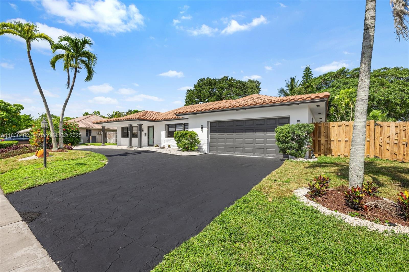220 SW 75th Ter, Plantation, Florida image 4