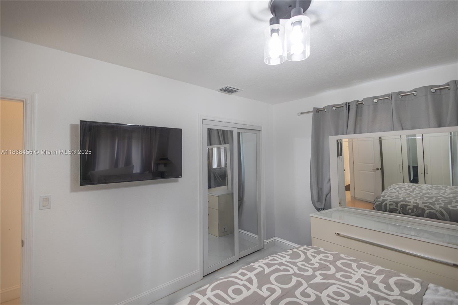 2841 NW 9th Ave, Wilton Manors, Florida image 12