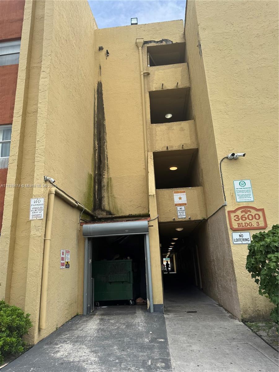 3610 NW 21st St #413, Lauderdale Lakes, Florida image 2