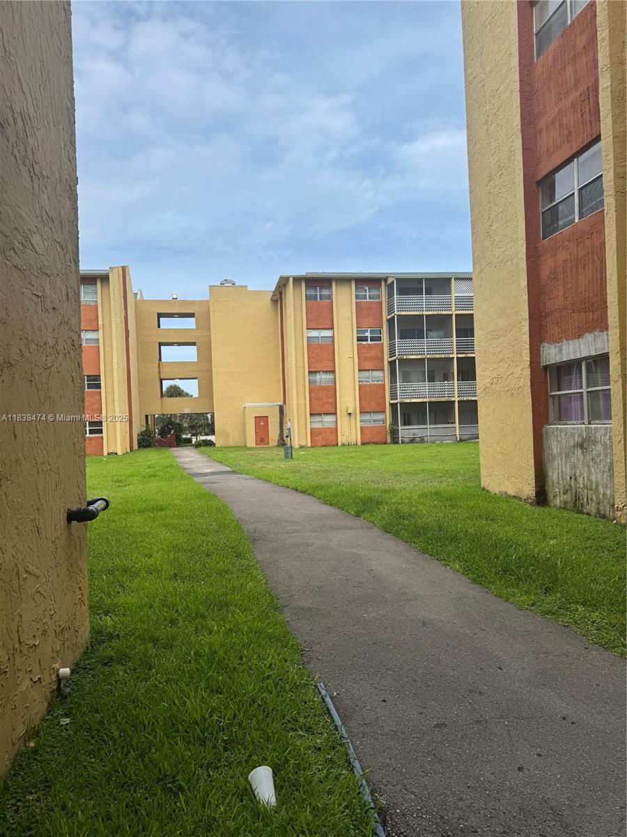 3610 NW 21st St #413, Lauderdale Lakes, Florida image 3