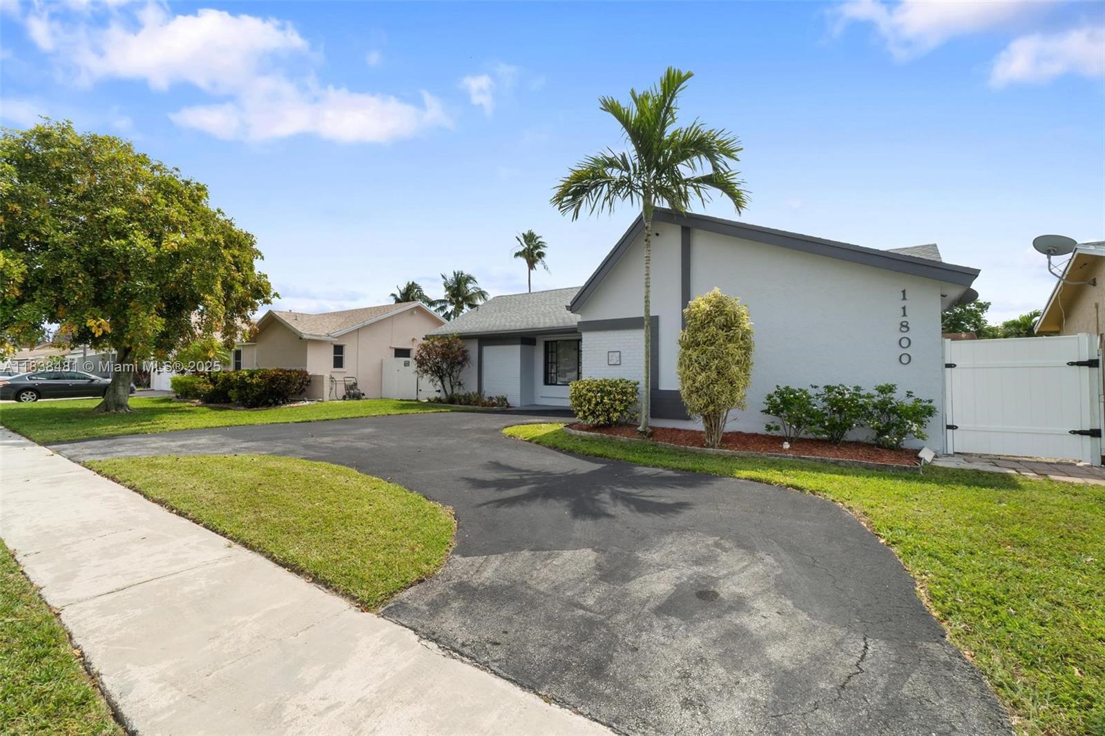 11800 NW 37th Pl, Sunrise, Florida image 28