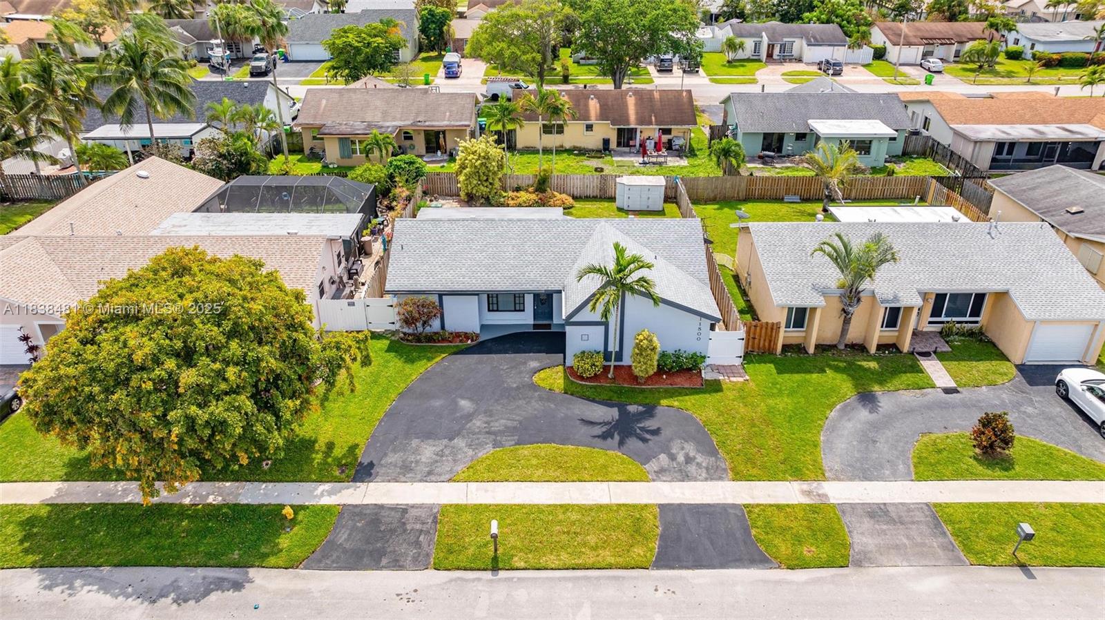 11800 NW 37th Pl, Sunrise, Florida image 32