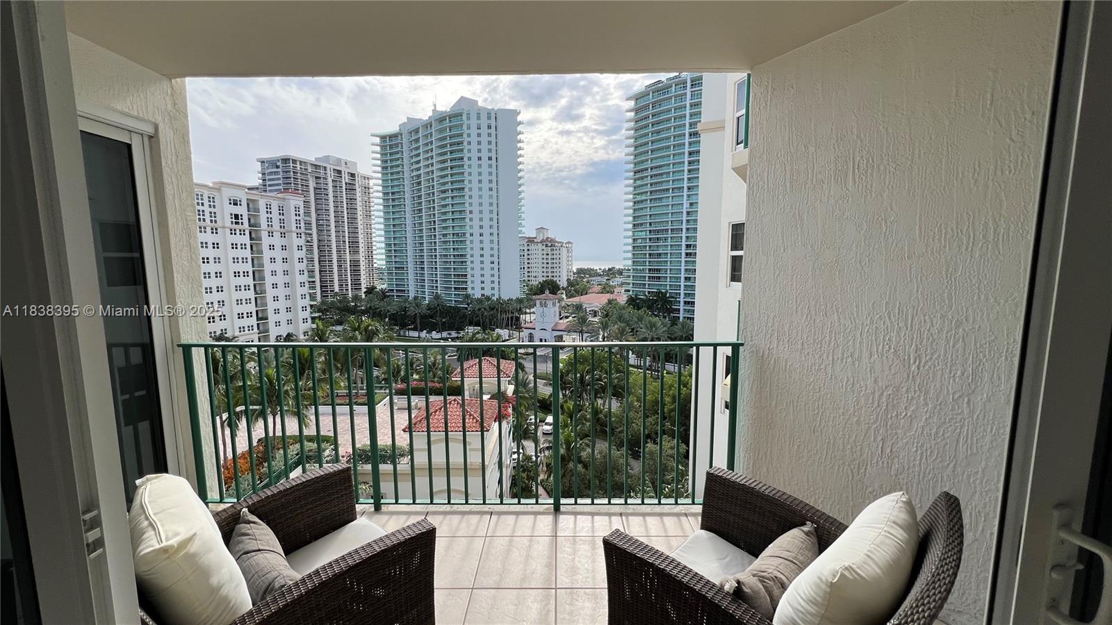 19900 E Country Club Dr #1014, Aventura, Florida image 10