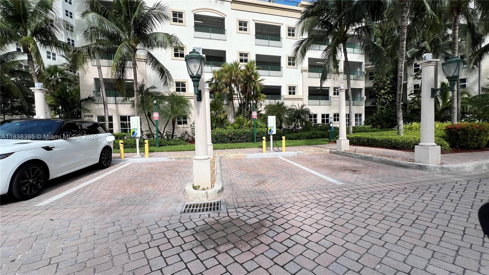 19900 E Country Club Dr #1014, Aventura, Florida image 12